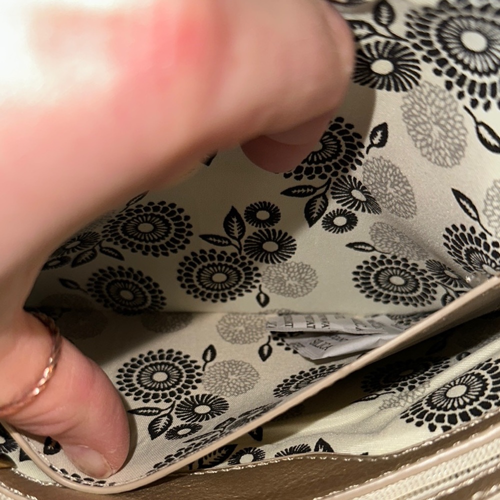 NWT Alyssa lead safe leather Gold Clutch with Wristlet large size so cute 🥰 - Picture 6 of 10